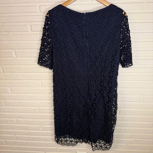 Tahari Navy Blue Jewel Neck Floral Lace Sheath Cocktail Dress, Women’s Size 6 - Picture 6 of 8